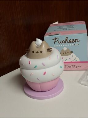 Pusheen The Cat Cupcake Vinyl Figure